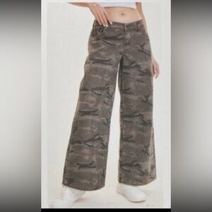 NWT Women’s Refrain Los Angeles Camo Denim Wide Leg Pants Size 9/29